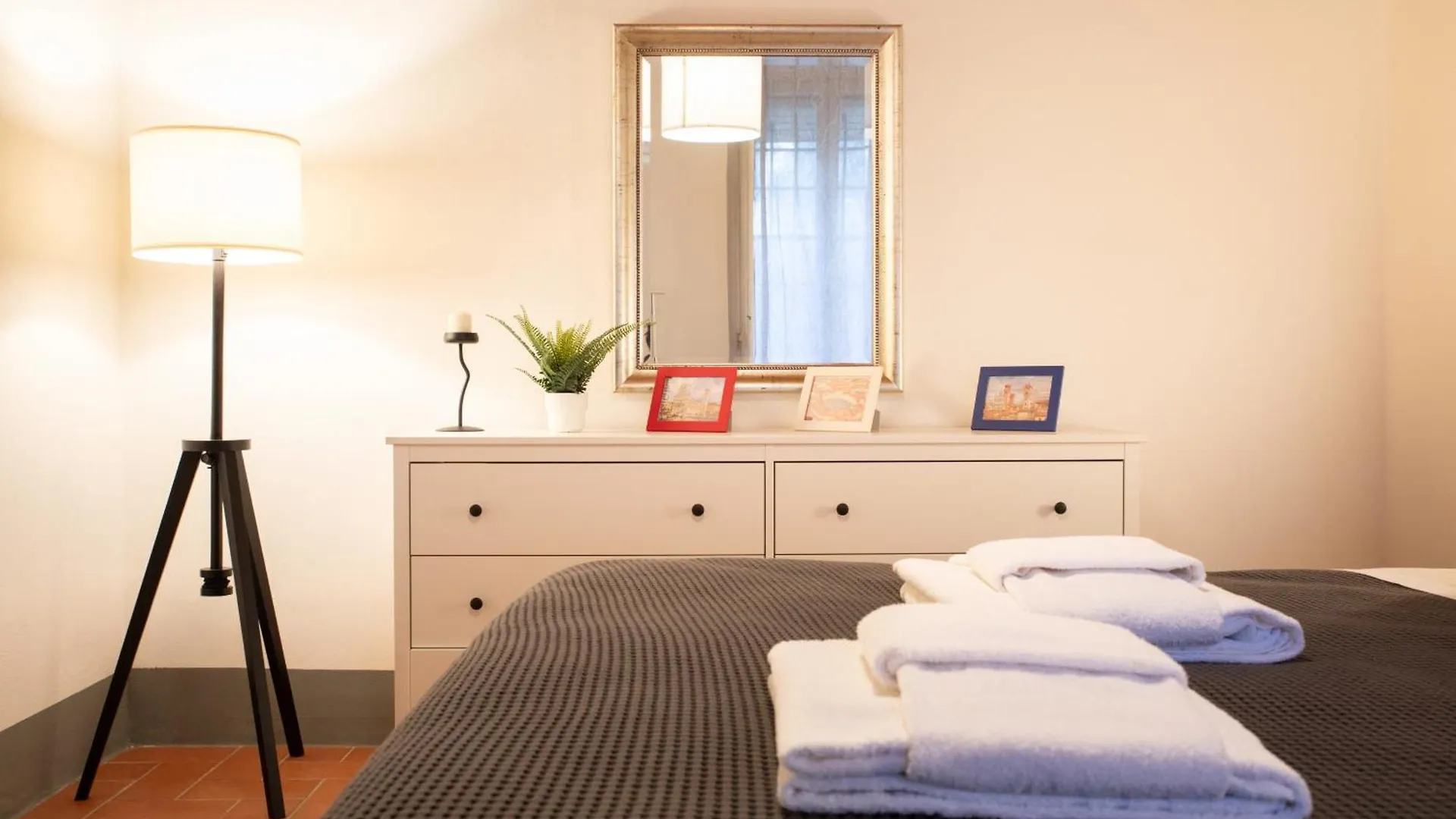 I Cactus Apartment In Center Town Lucca Italy