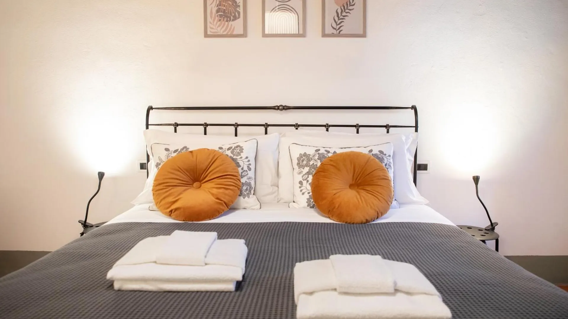 I Cactus Apartment In Center Town Lucca Italy